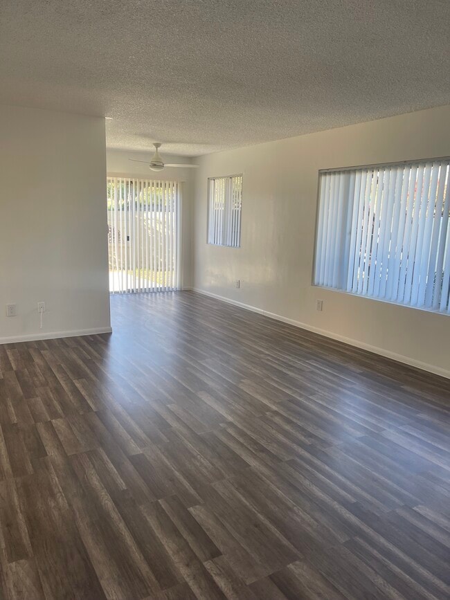 Photo - 555 Greenbrier Dr