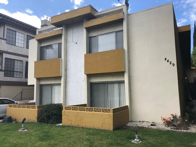 Building Photo - 4429 Coldwater Canyon Ave Unit 7