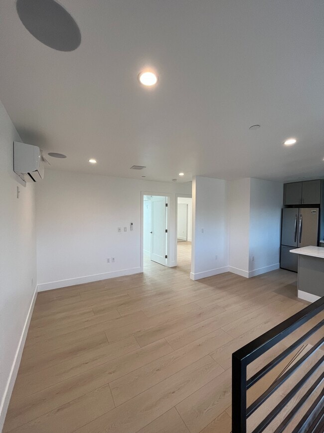 Building Photo - 6723 Vineland Ave Unit 6723