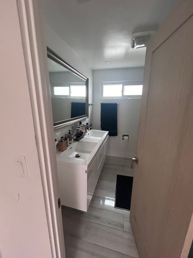 Building Photo - 2396 Redlands Dr