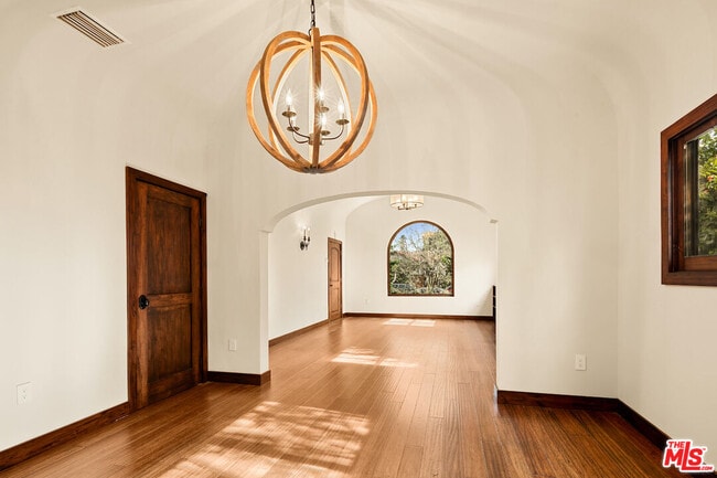 Photo - 637 N Alta Vista Blvd