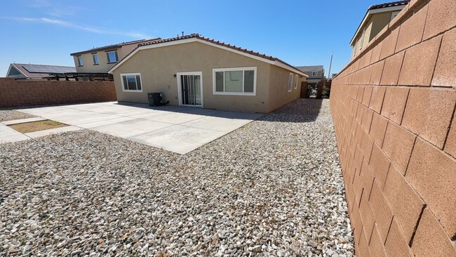 Photo - 4 BEDROOM, 3 BATH VICTORVILLE HOME