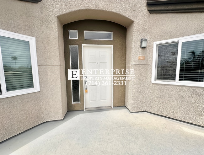 Building Photo - Top-Floor 2-Bed Condo in Huntington Beach | Walk to Beach Unit 310