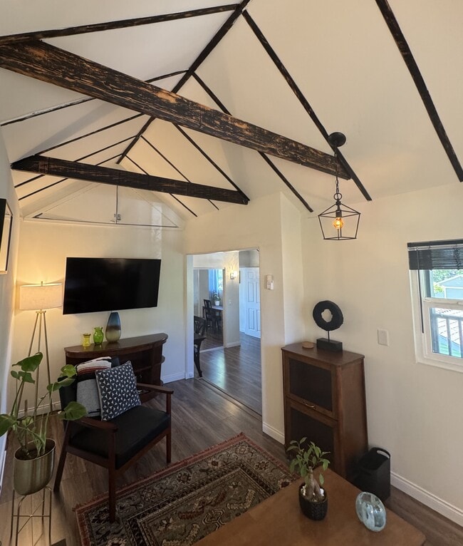 Photo - 1623 Campus Rd Unit B - Fully Furnished