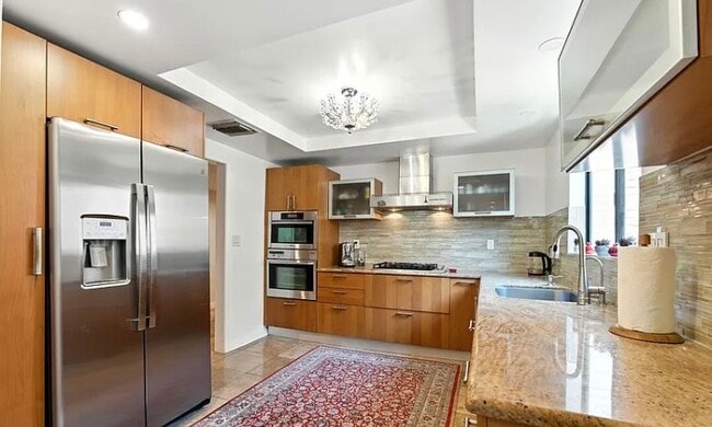 Building Photo - 1310 Roxbury Dr Unit 201