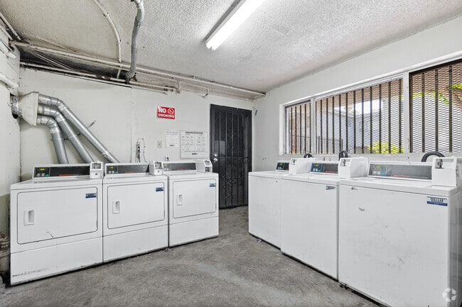 Laundry Room - Baldwin Hills