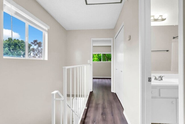 Building Photo - Great Three bedroom in UTC!  Available now!