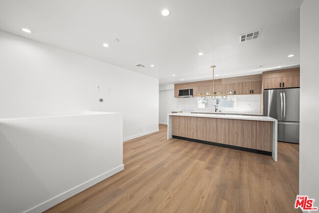 Photo - 819 N McCadden Pl Unit 2
