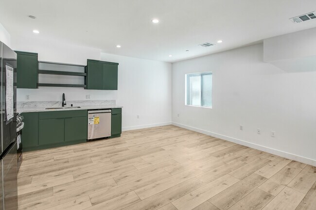 Photo - 5622 Raber St Unit 5624