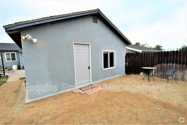 Building Photo - 138 Oak St Rental
