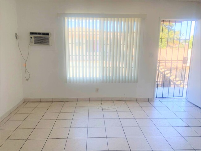 LIVING  ROOM - 4683 Canoga St Rental