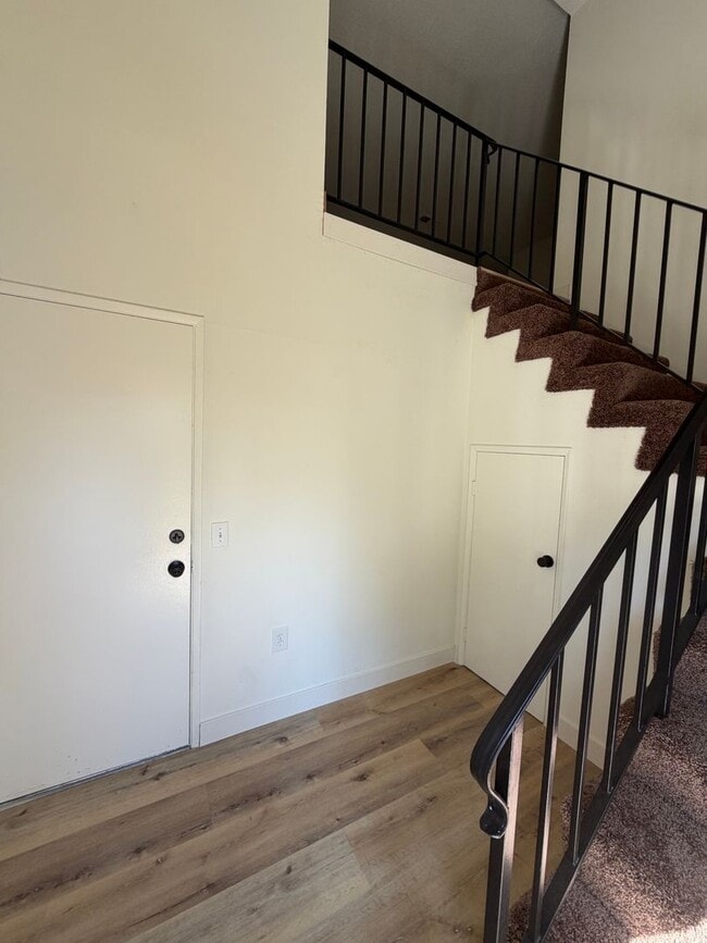 Building Photo - 242 Grayson Way Unit D