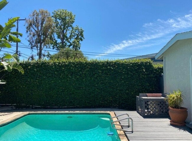 Photo - 5200 E Burnett St