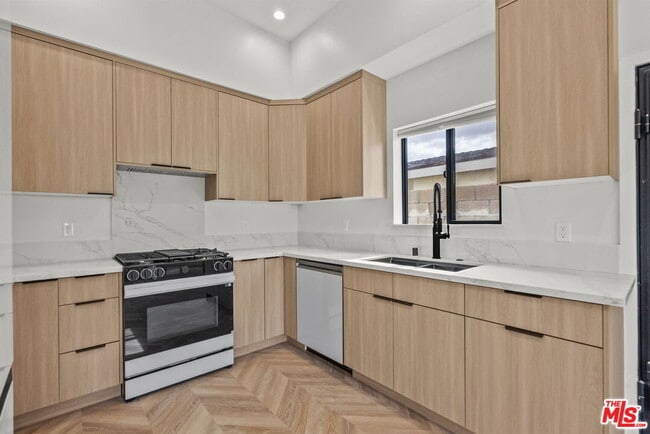 Photo - 10006 Odessa Ave