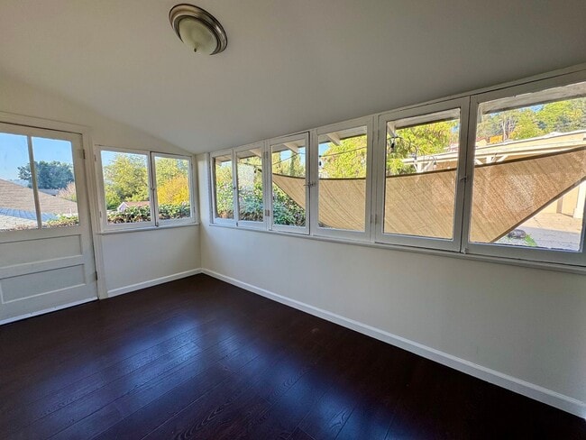 Photo - Centrally Located Minutes away from Downtown, Silver Lake, and Eagle Rock