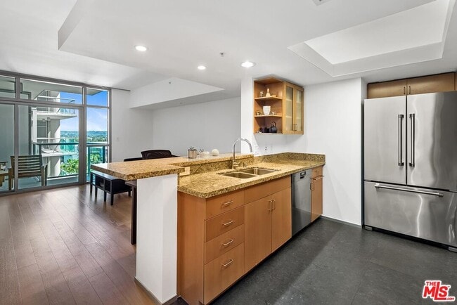 Photo - 13700 Marina Pointe Dr Unit 1127