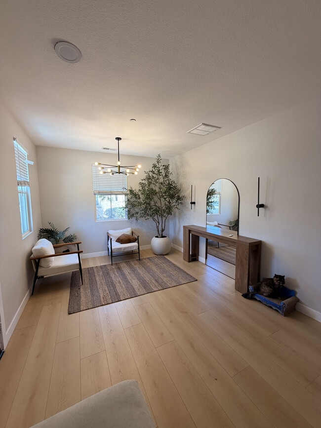 Building Photo - 1800 E Lakeshore Dr Unit 1008
