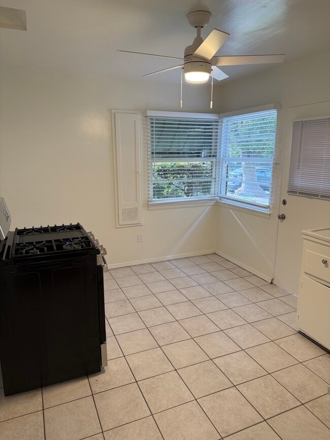 Photo - 10913 Camarillo St Unit 913