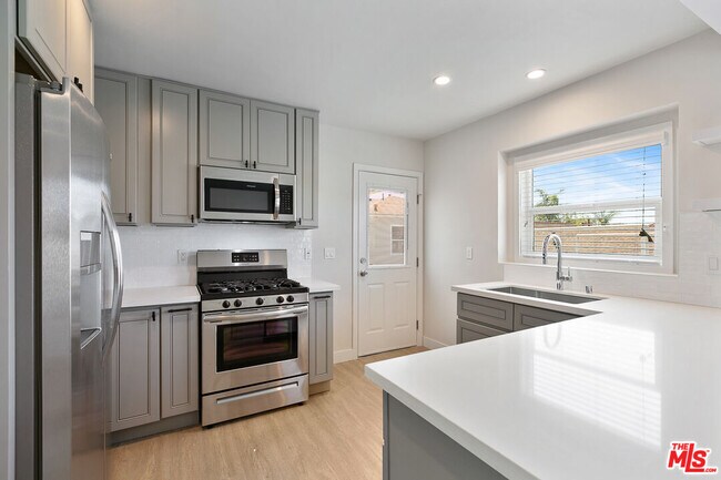 Photo - 5454 S San Vicente Blvd