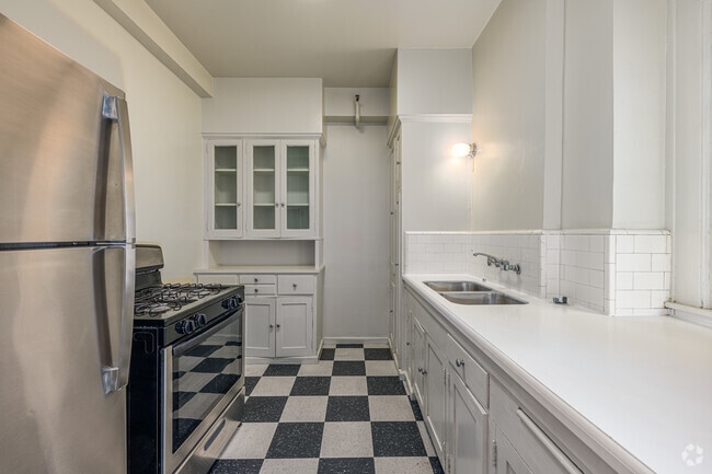 1BR, 1BA - 970SF - Kitchen - Ansonia Apartments