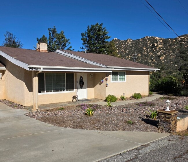 Building Photo - Single Level Fallbrook Home with 3 Bedrooms plus Office/Den.