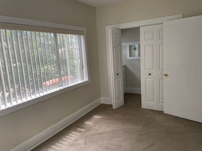 Photo - 443 W 11th St
