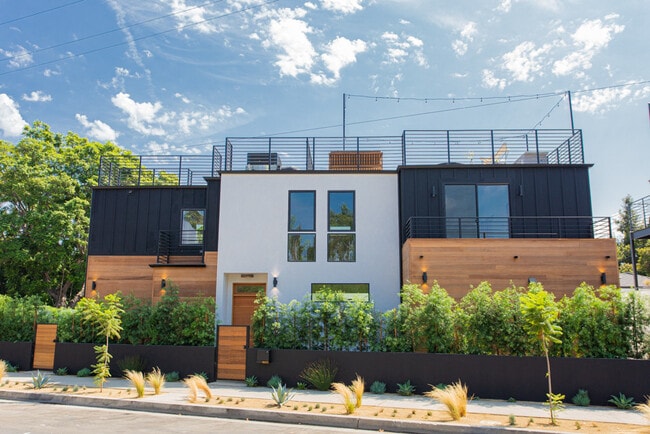 Building Photo - Federal Pearl Villas Unit 11600