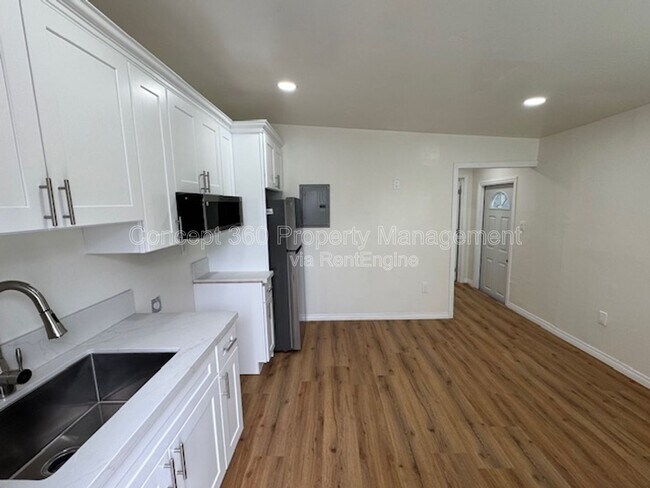 Photo - 5762 Cedar Ave Unit B