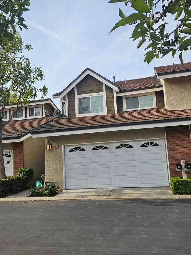 Building Photo - 25 Weepingwood