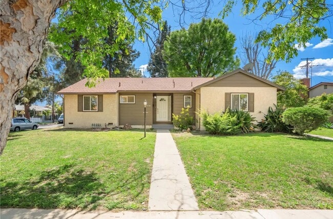 Photo - 19738 Gresham St House