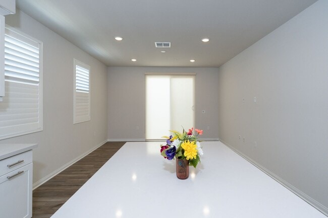 Photo - 455 Meyer Pl