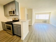 Photo - 6943 Hazeltine Ave Apartment Unit 7
