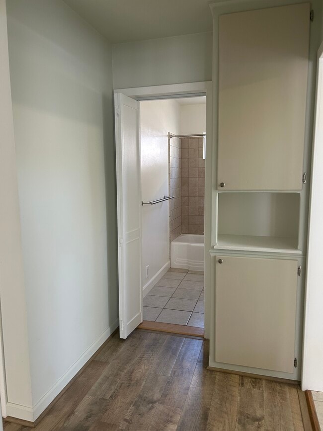 Hall with linen cupboard - 2021 Ocean Park Blvd Unit Front