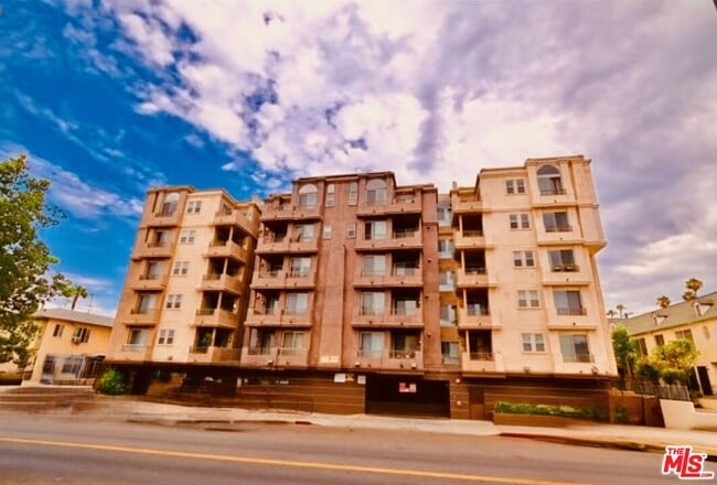 Building Photo - 848 Irolo St Unit 302 Rental