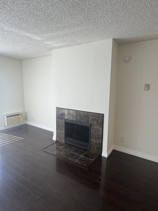 Photo - 2414 S Barrington Ave Unit 102