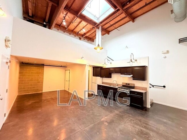 Building Photo - 1734 N Main St