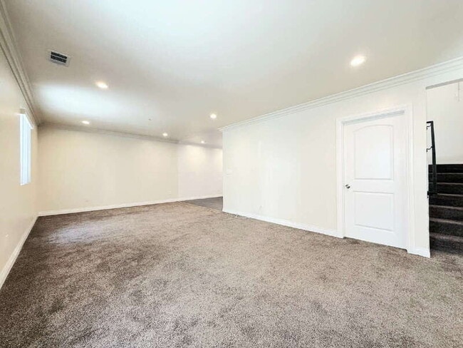 Photo - 116 W 50th St