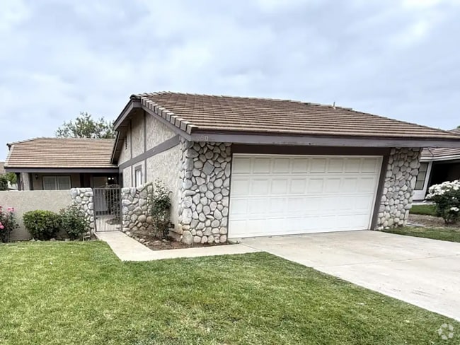 Building Photo - 25906 Adolfo Ct Rental