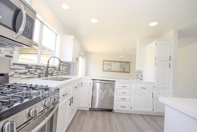 Photo - 2675 Munson St