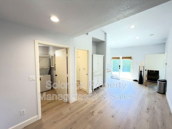 Photo - 2840 Esturion Pl