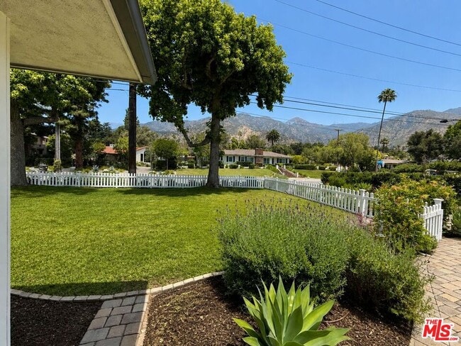 Photo - 1796 E Mendocino St
