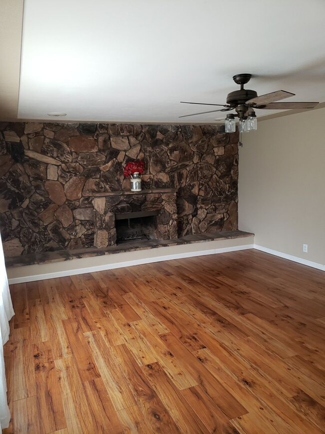 Photo - HORSE'S HORSE'S.....GREAT HOUSE WITH LOTS OF LAND AND A BARN