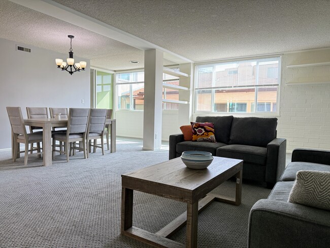 Building Photo - 540 Kelton Ave Unit 204