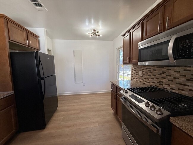 Photo - 321 - 1221-1223 West Ramona LLC Unit 2