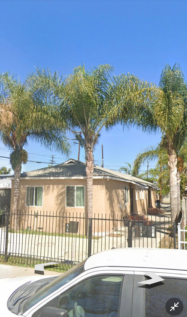 Photo - 617 E 109th St