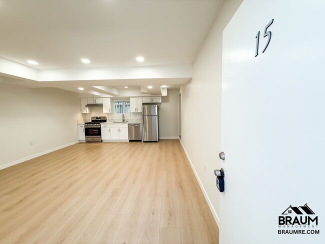 Photo - 15634 Leadwell St Unit 15