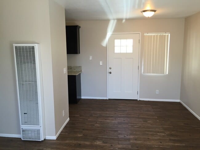 Building Photo - 2123 Alsace Ave Unit A