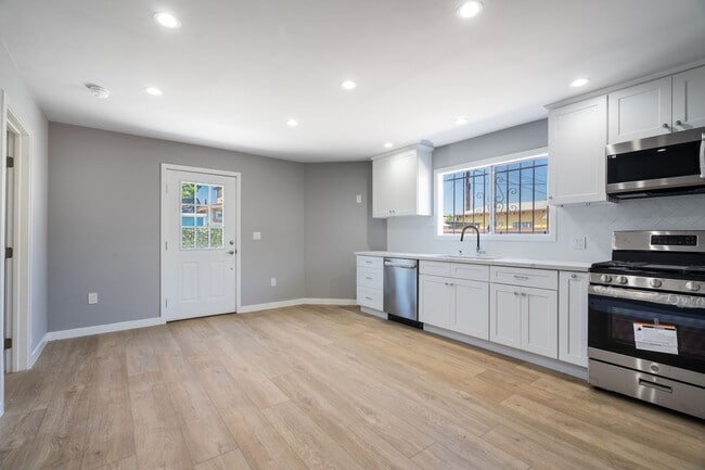 Photo - 1049 W 62nd St Unit 1049 1/4