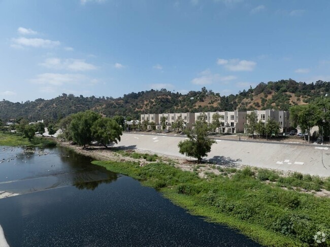 Building Photo - Lilian Frogtown Rental