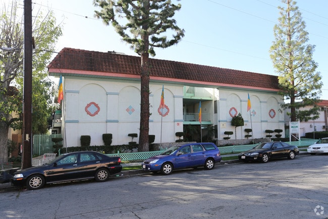 Building Photo - Canoga Plaza Apartments